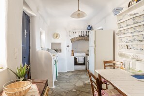 Geladeira, fogão, cooktop, cafeteira/chaleira