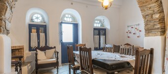 Casa vacanze 'Kykladen White House' con vista sulle montagne e terrazza in comune