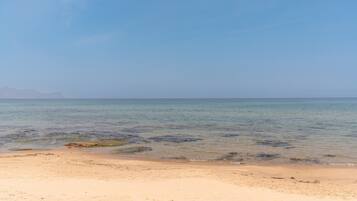 Una spiaggia nelle vicinanze