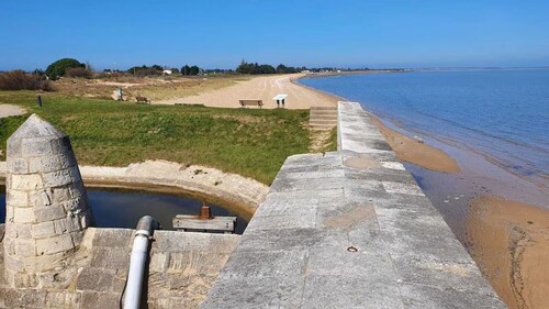 Charming 105m² Duplex in the Heart of Vauban Citadel - Beach, Market & View of Fort Boyard