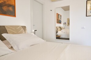 1 bedroom, free WiFi, bed sheets, wheelchair access - Room 'Carrara' with Shared Terrace, Wi-Fi and Air Conditioning (Piombino)