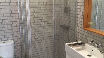 Doccia, asciugacapelli, asciugamani