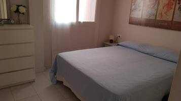 2 chambres, fer et planche Ă repasser, Wi-Fi gratuit, draps fournis