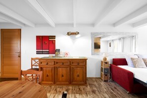 1 chambre, fer et planche à repasser, accès au Wi-Fi (inclus)