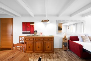 1 slaapkamer, een strijkplank/strijkijzer, gratis wifi