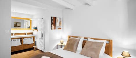 1 bedroom, iron/ironing board, free WiFi