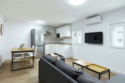 Apartment 'La Victoria C' with Balcony, Wi-Fi and Air Conditioning