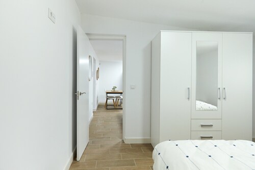 Apartment 'La Victoria C' with Balcony, Wi-Fi and Air Conditioning