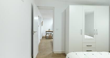 Apartment 'La Victoria C' with Balcony, Wi-Fi and Air Conditioning