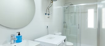 Apartment 'La Victoria C' with Balcony, Wi-Fi and Air Conditioning