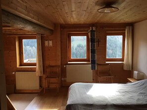 3 bedrooms, iron/ironing board, free WiFi