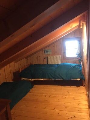 6 bedrooms, iron/ironing board, free WiFi