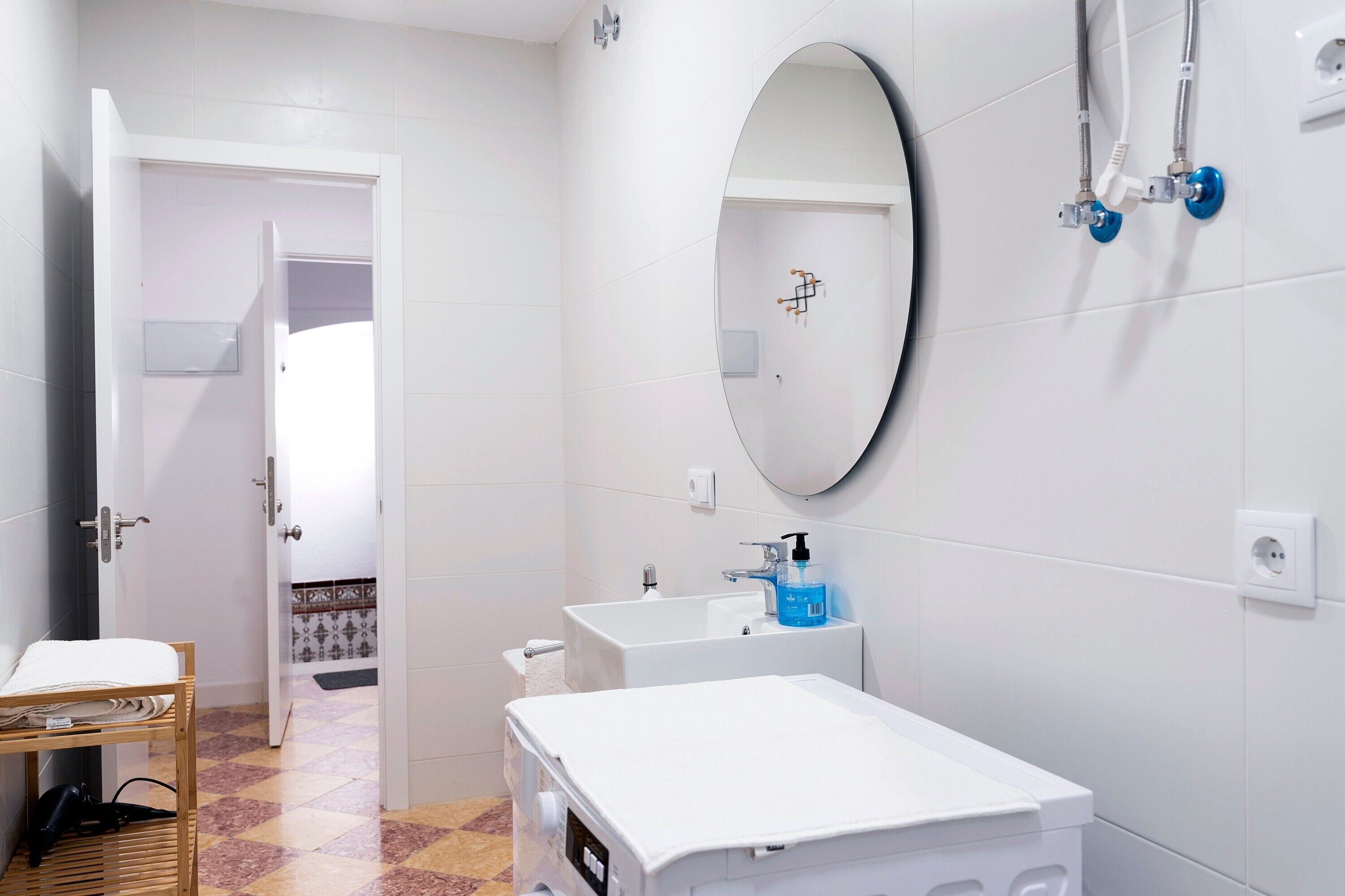 Een douche, een haardroger, handdoeken