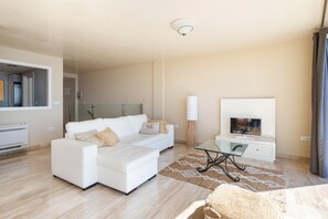 TV - Apartment 'Rocamar' with Sea View, Wi-Fi and Air Conditioning (Cabo de Palos)