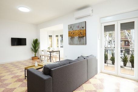 Télévision. Appartement "La Victoria B" avec balcon, Wi-Fi et climatisation