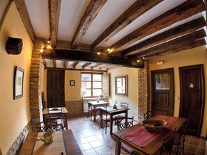 Dining - Country House 'El Encuentro' with Traditional Adobe and Wood Architecture (Villalón de Campos)