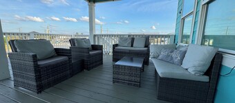 Coastal View: A charming 3-bedroom camp in Grand Isle, LA, across from the beach.