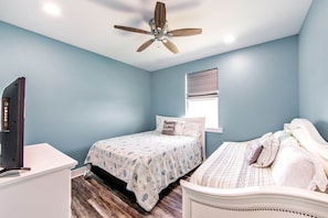 3 bedrooms, iron/ironing board, free WiFi, bed sheets
