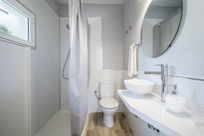 Dusche, Haartrockner, Handtücher