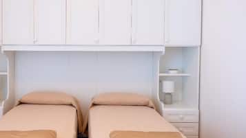 2 Schlafzimmer, Bügeleisen/Bügelbrett, Bettwäsche