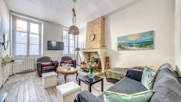 Télévision, cheminée