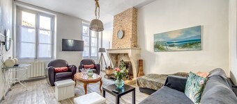 Arc-en-Ciel House in Lesparre-Médoc – 3 Bedrooms, Private Courtyard & Barbecue