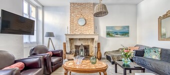 Arc-en-Ciel House in Lesparre-Médoc – 3 Bedrooms, Private Courtyard & Barbecue