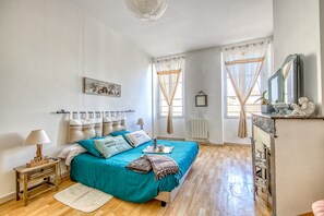 3 quartos, ferros/tábuas de passar roupa, Wi-Fi de cortesia