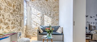 Arc-en-Ciel House in Lesparre-MĂ©doc â 3 Bedrooms, Private Courtyard & Barbecue