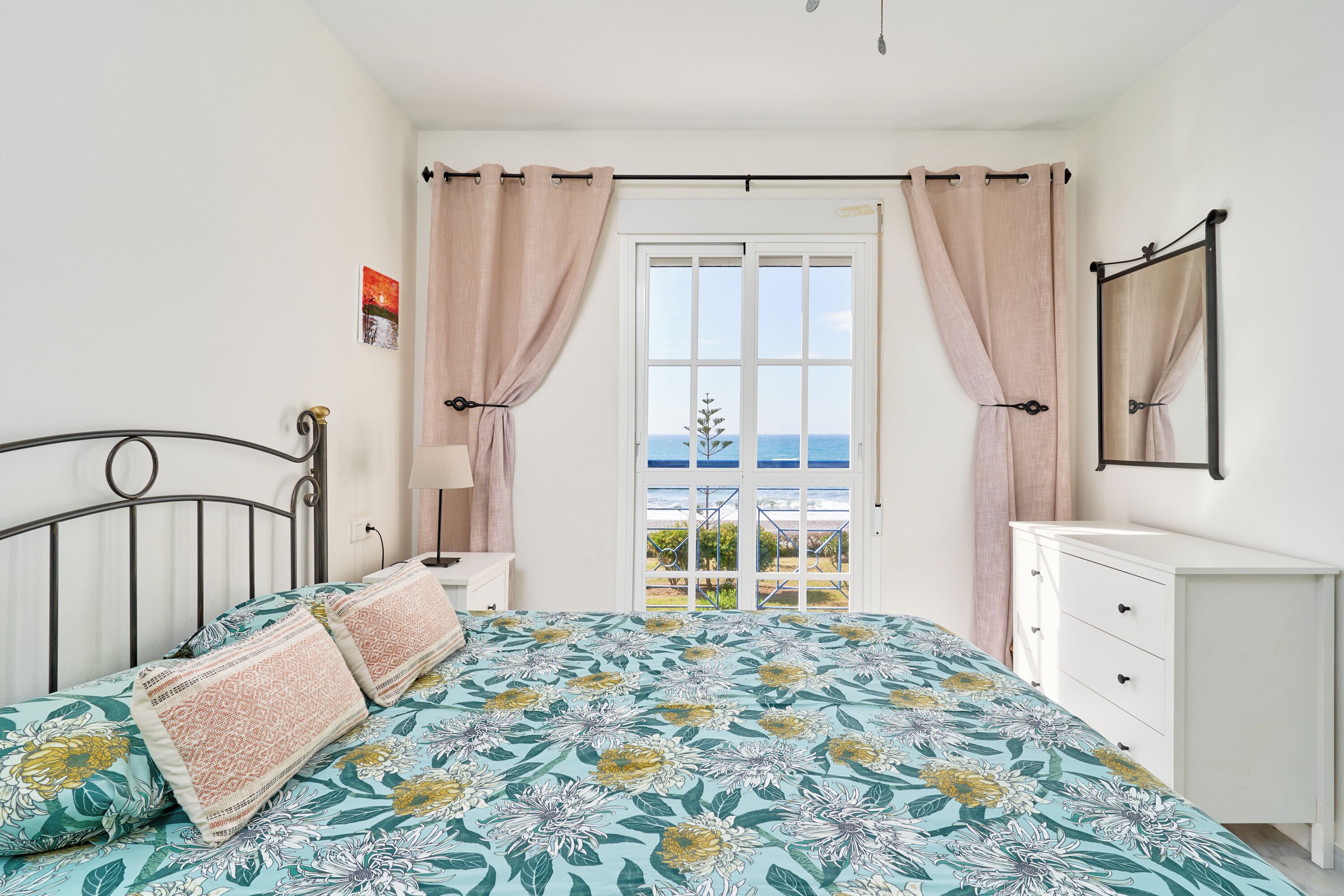 2 makuuhuonetta, silitysrauta/-lauta, ilmainen Wi-Fi, vuodevaatteet