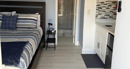 Blue Sky Guest Room with Kitchenette