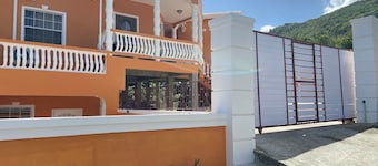 2-bedroom condo in Gros Islet 10 mins drive to beach & Stadium