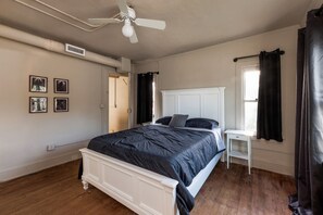 4 bedrooms, desk, free WiFi, bed sheets - Haunted Manor at Saint Augustine (St. Augustine)