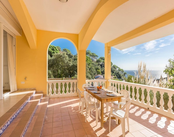 Villa | Balcony