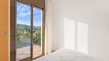 4 bedrooms, iron/ironing board