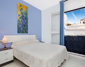 Room - Apartment for 4 People With Terrace (Palafrugell)