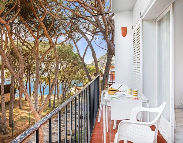 Apartment | Balcony - Apartment in Canyelles Near the Beach (Lloret de Mar)
