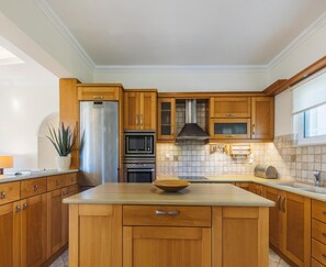 Villa | Private kitchen - Villa in Kypseli With Private Pool & Gardens (Zakynthos)