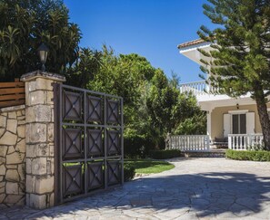 Reception - Villa in Kypseli With Private Pool & Gardens (Zakynthos)