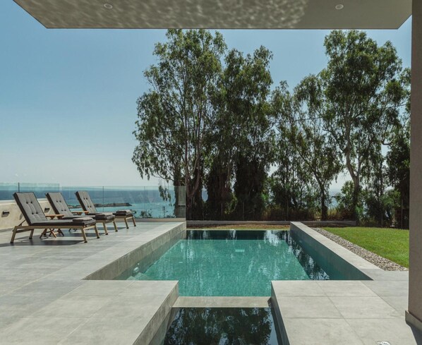 Villa | Pool | Outdoor pool - Villa by the sea With Views in Vasilikos (Zakynthos)