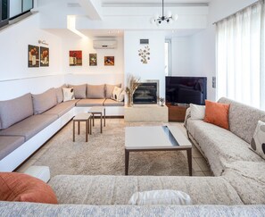 House | Living room - Holiday Home in Agios Nikolaos With Pool (Agios Nikolaos)