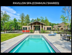 Pool - Verbier Islande | 5 Bedrooms | Ski Mountain View | Shuttle / Spa & Pool Access | Covered Parking (Mont-Tremblant)