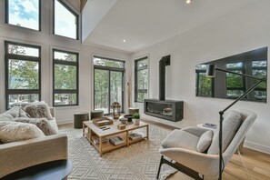 Smart-TV, Kamin, Tischfußball