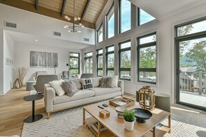 Smart-TV, Kamin, Tischfußball