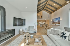 Smart TV, fireplace, table football, stereo