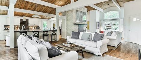 Smart-TV, Kamin, Tischfußball