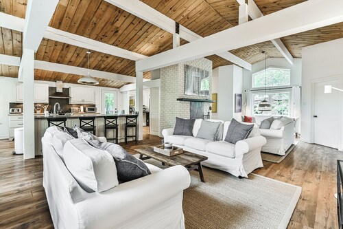 La Maison Blanche | Hot tub & Sauna | Tremblant Living