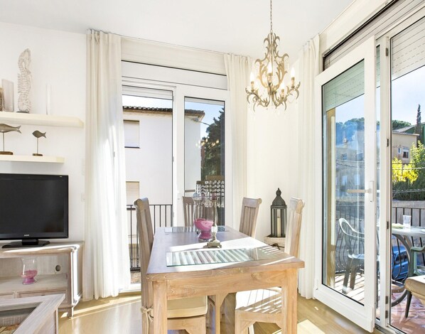 Apartment | Dining - Apartment in Llafranc Near Sandy Beach (Palafrugell)