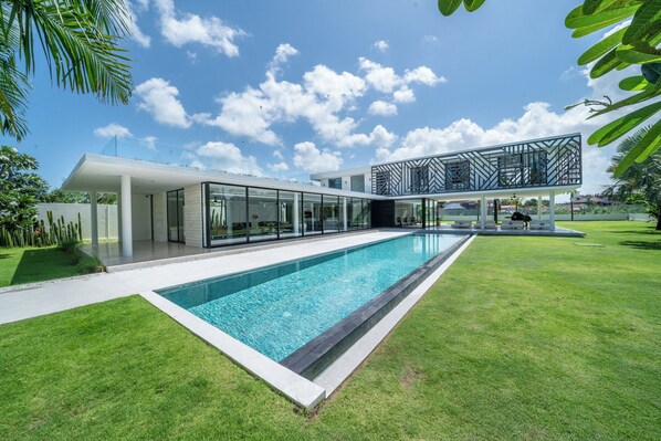 Pool - Rent Your Own Luxury Villa with 6 Bedrooms, Bali Villa 2203 (Bali)