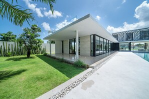 Exterior - Rent Your Own Luxury Villa with 6 Bedrooms, Bali Villa 2203 (Bali)